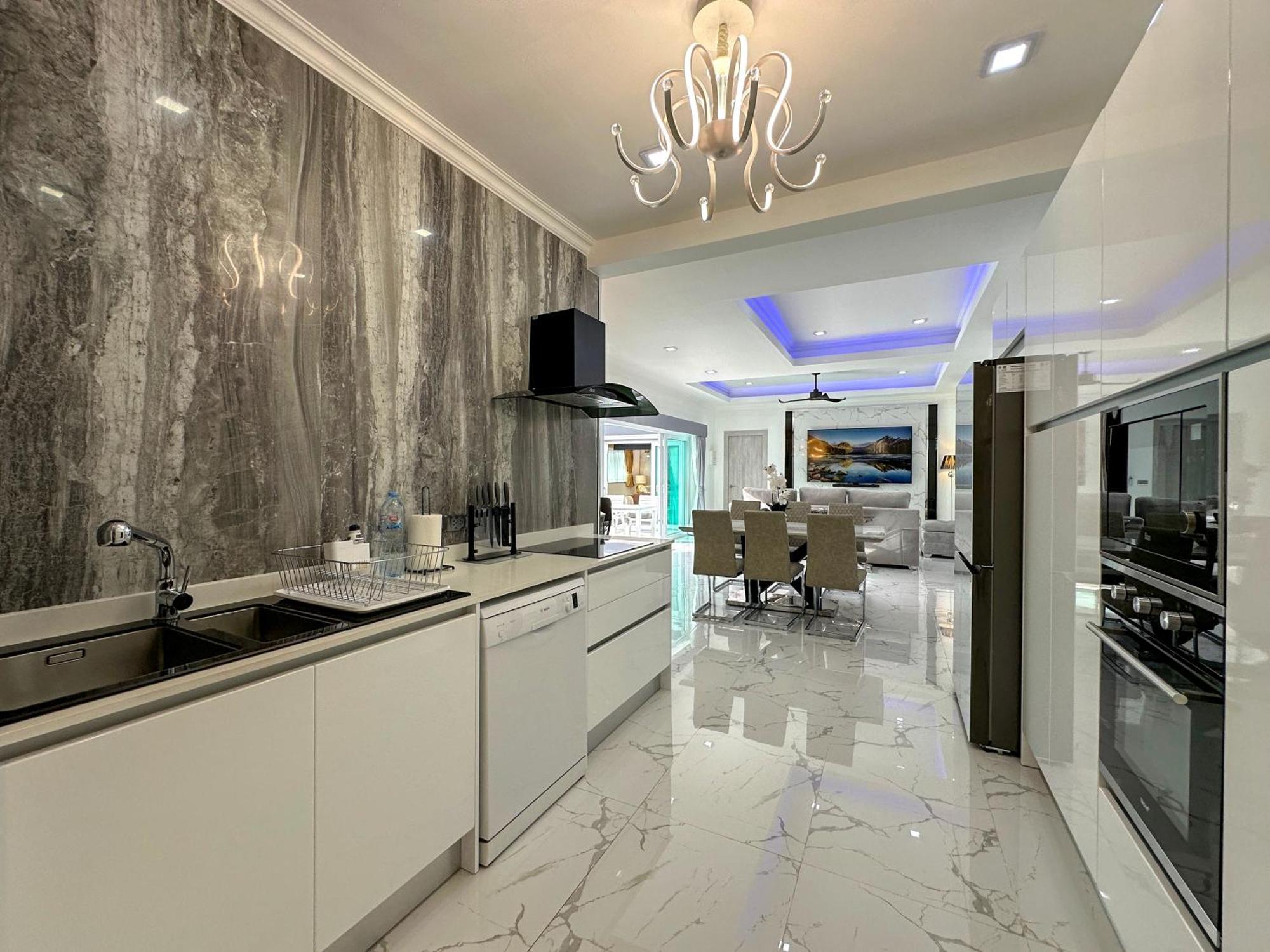 Villa View Talay Pool 67, Beach, Pattaya *